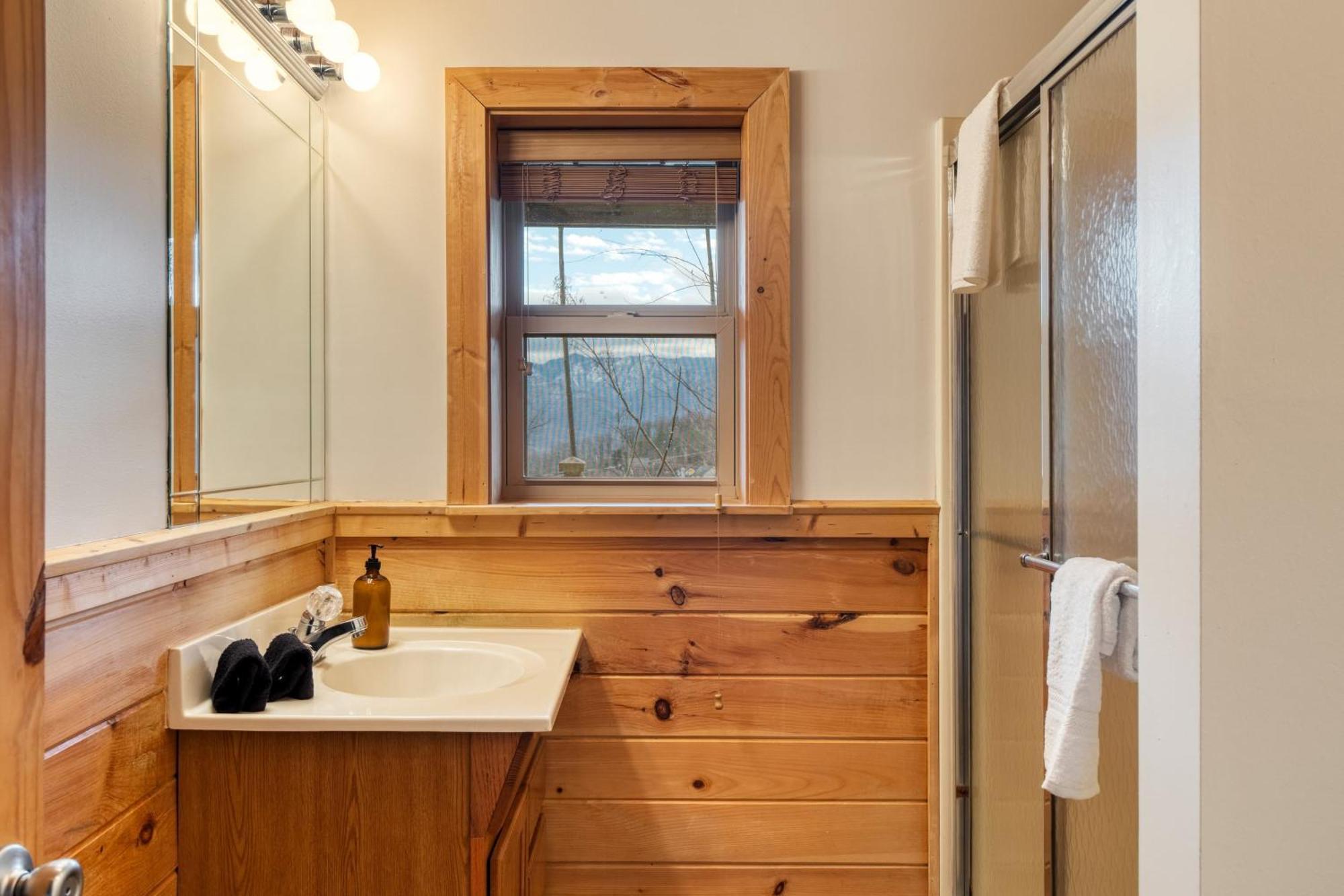 Chestnut By Avantstay Mountain Cabin W Treetop Views Hot Tub Game Room Gatlinburg Buitenkant foto